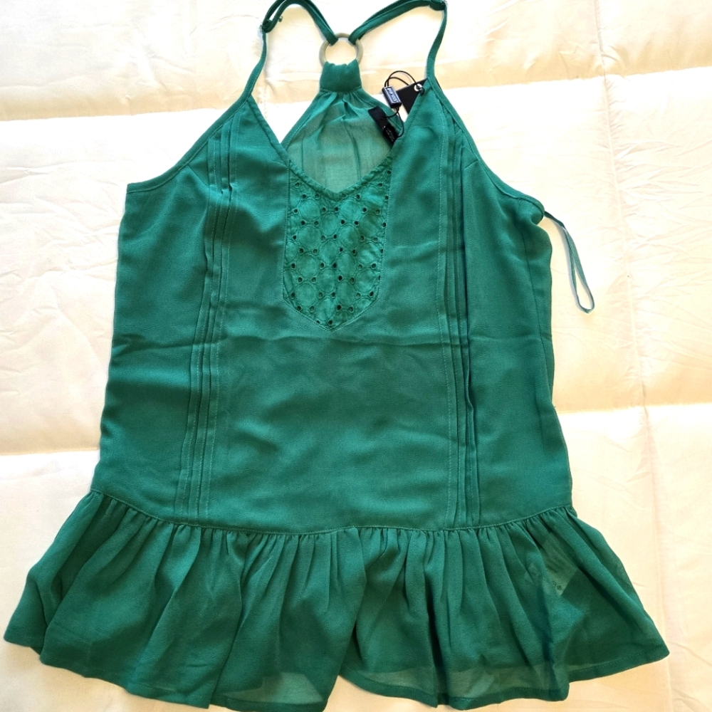 🌟NWT Green Sleeveless Ruffle Hem Top